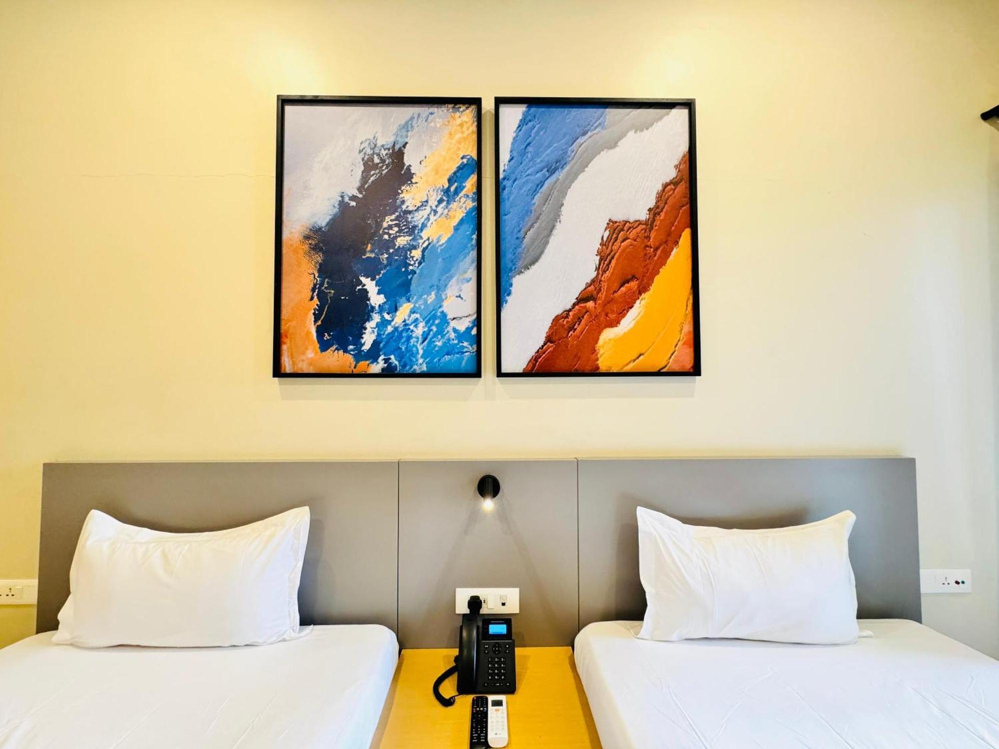 Ixoras Hotel Lemba 金沙萨 外观 照片