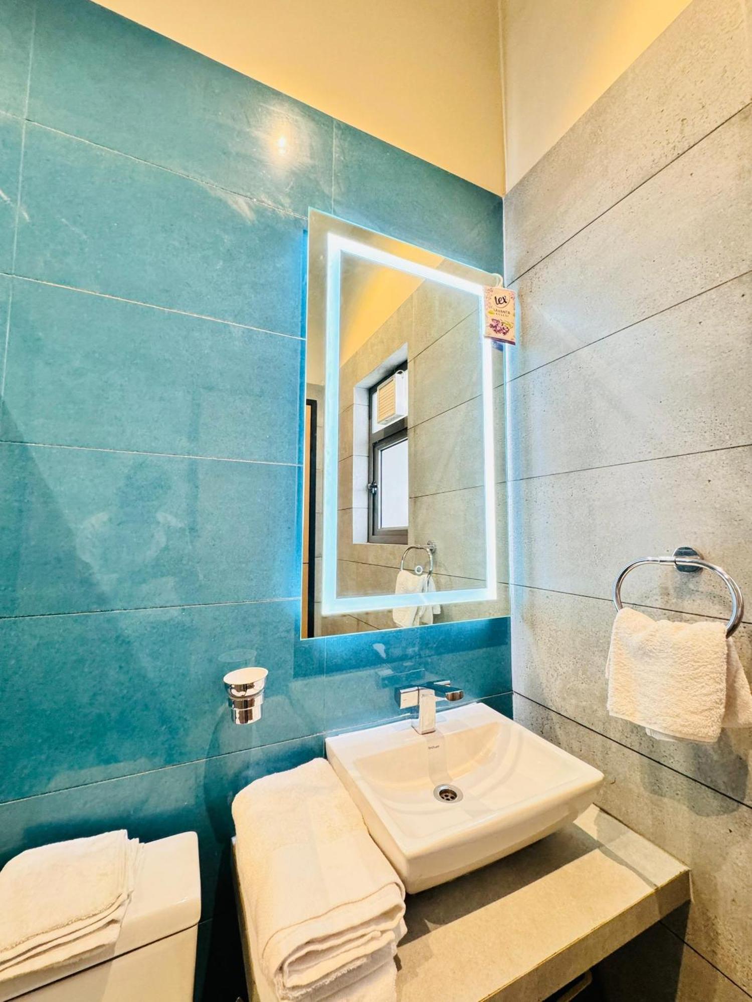 Ixoras Hotel Lemba 金沙萨 外观 照片