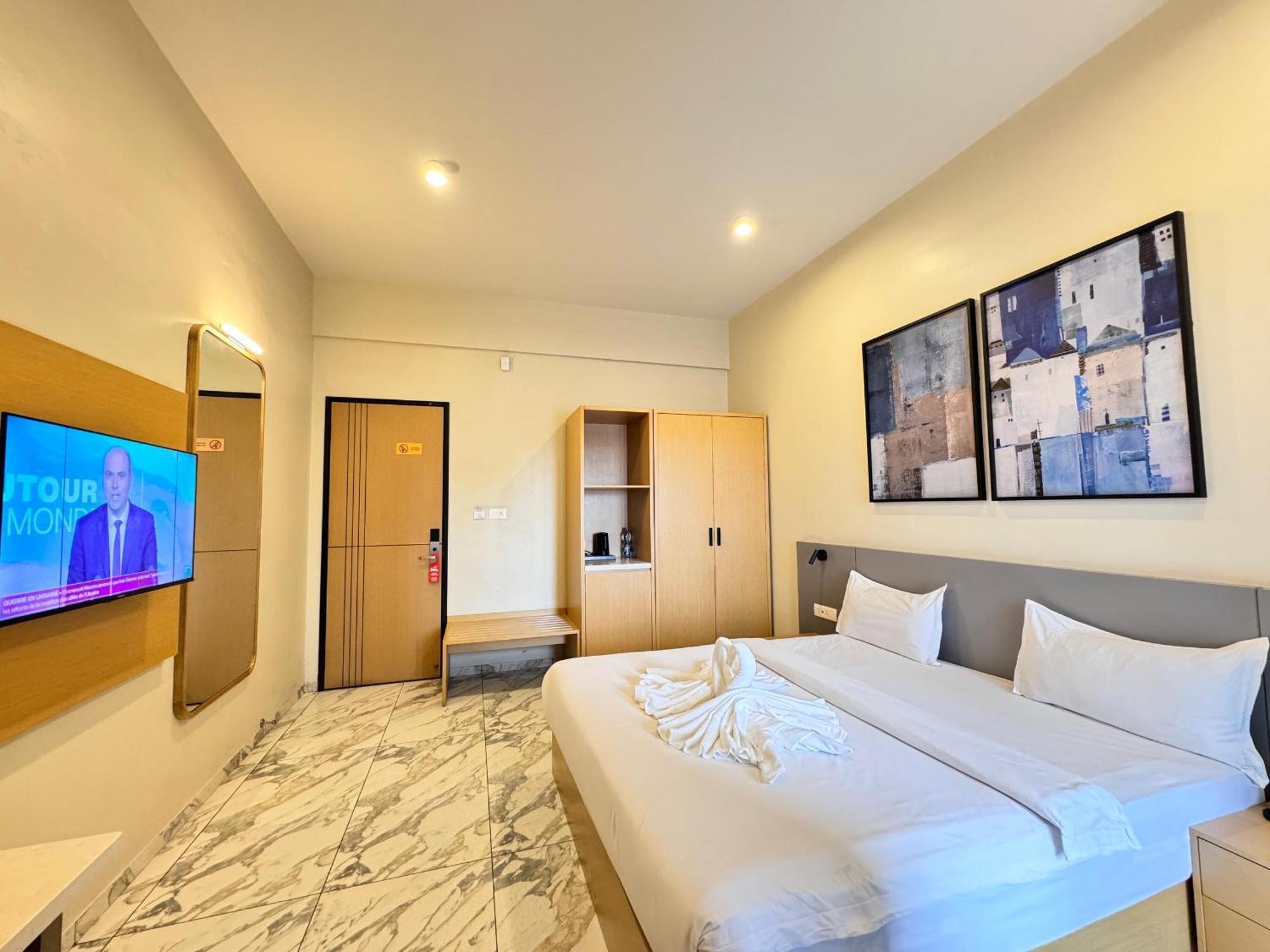 Ixoras Hotel Lemba 金沙萨 外观 照片